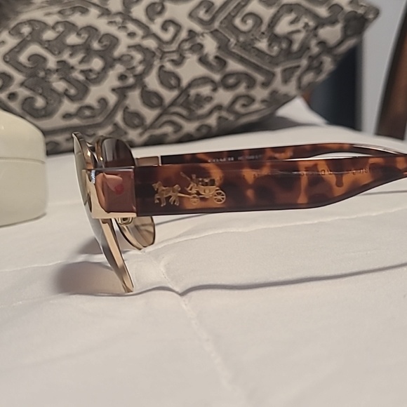 Coach sunglasses - Picture 4 of 5